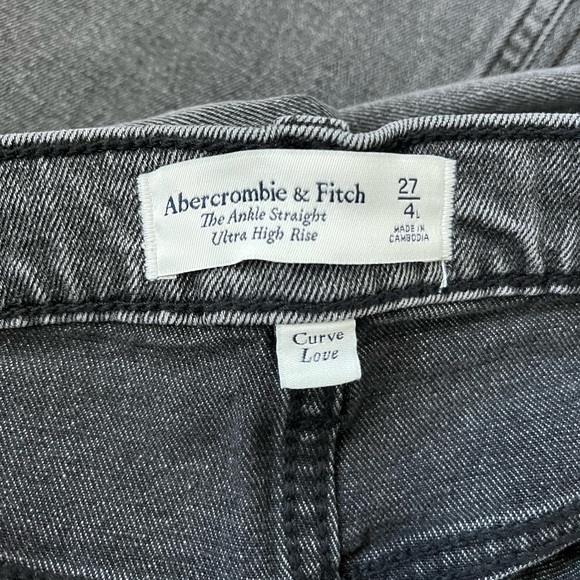 Abercrombie & Fitch Denim - NWOT Abercrombie & Fitch Curve Love 90s Straight Ankle Jeans